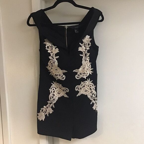 NWOT~Forever 21 Black/Ivory Lace Applique Accent One Piece Playsuit Romper Sz L - Picture 1 of 3
